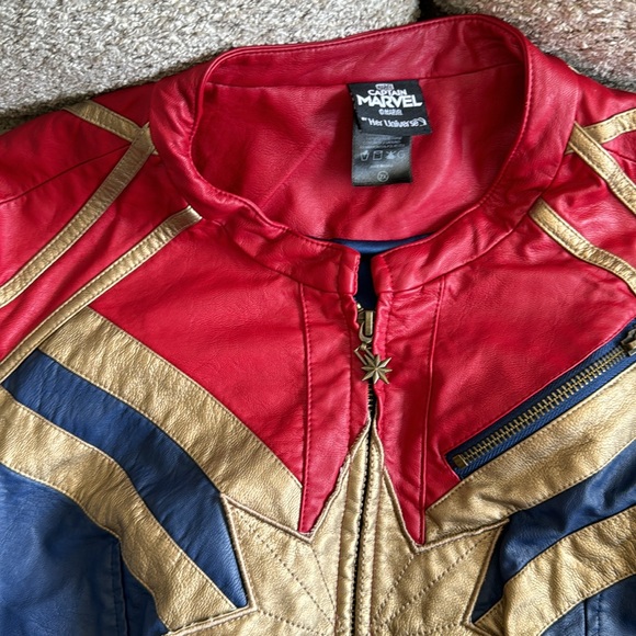 MARVEL CAPTAIN MARVEL BY HWR UNIVERSE faux leather - Picture 4 of 11